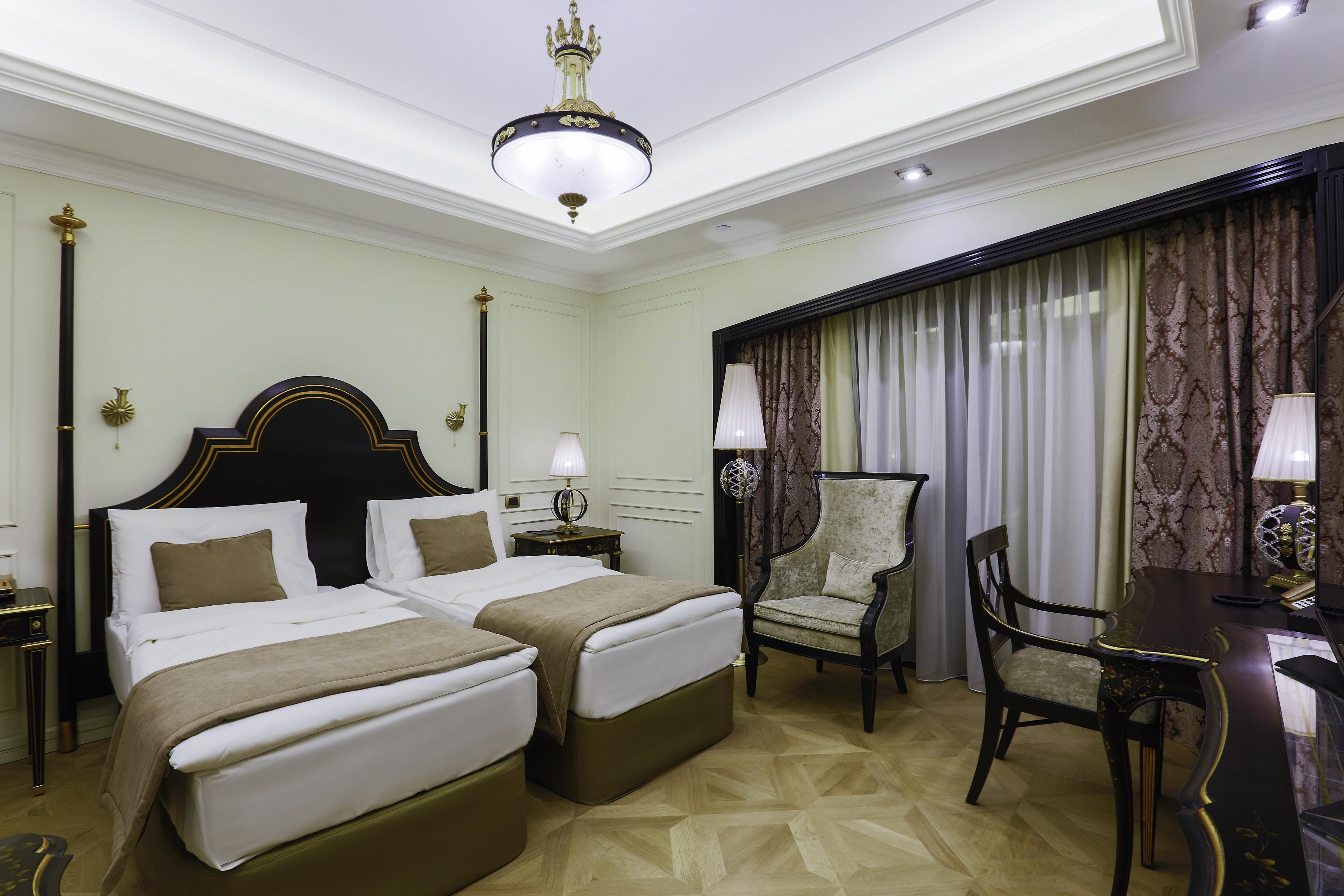 Golden Palace Hotel Yerevan Bagian luar foto