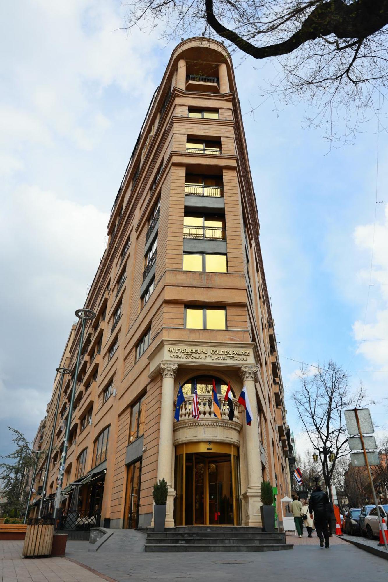 Golden Palace Hotel Yerevan Bagian luar foto