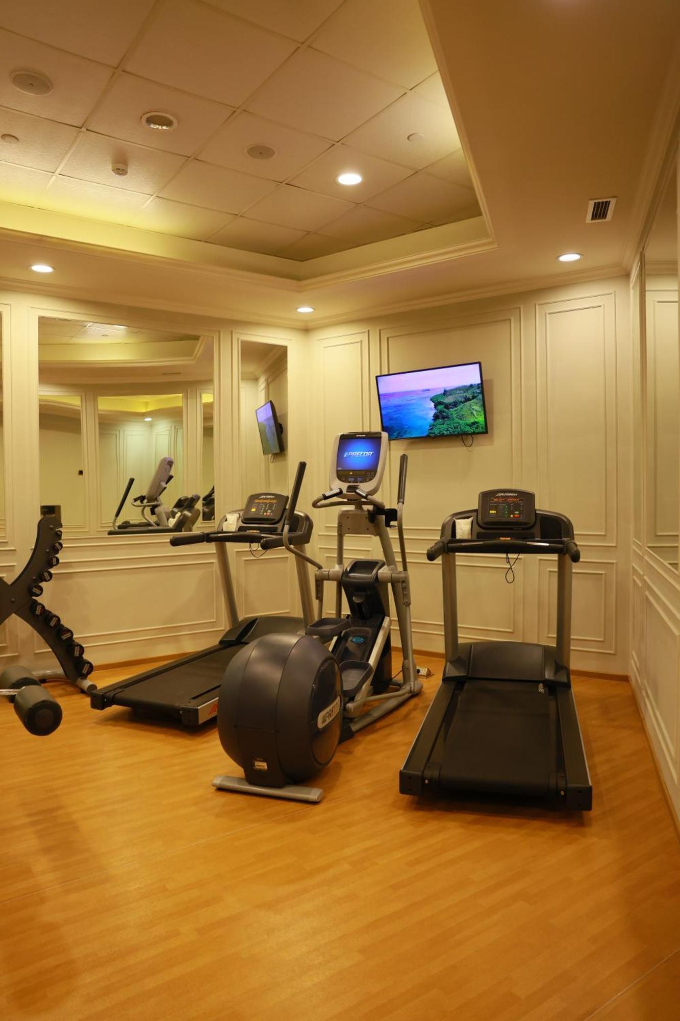 Golden Palace Hotel Yerevan Bagian luar foto