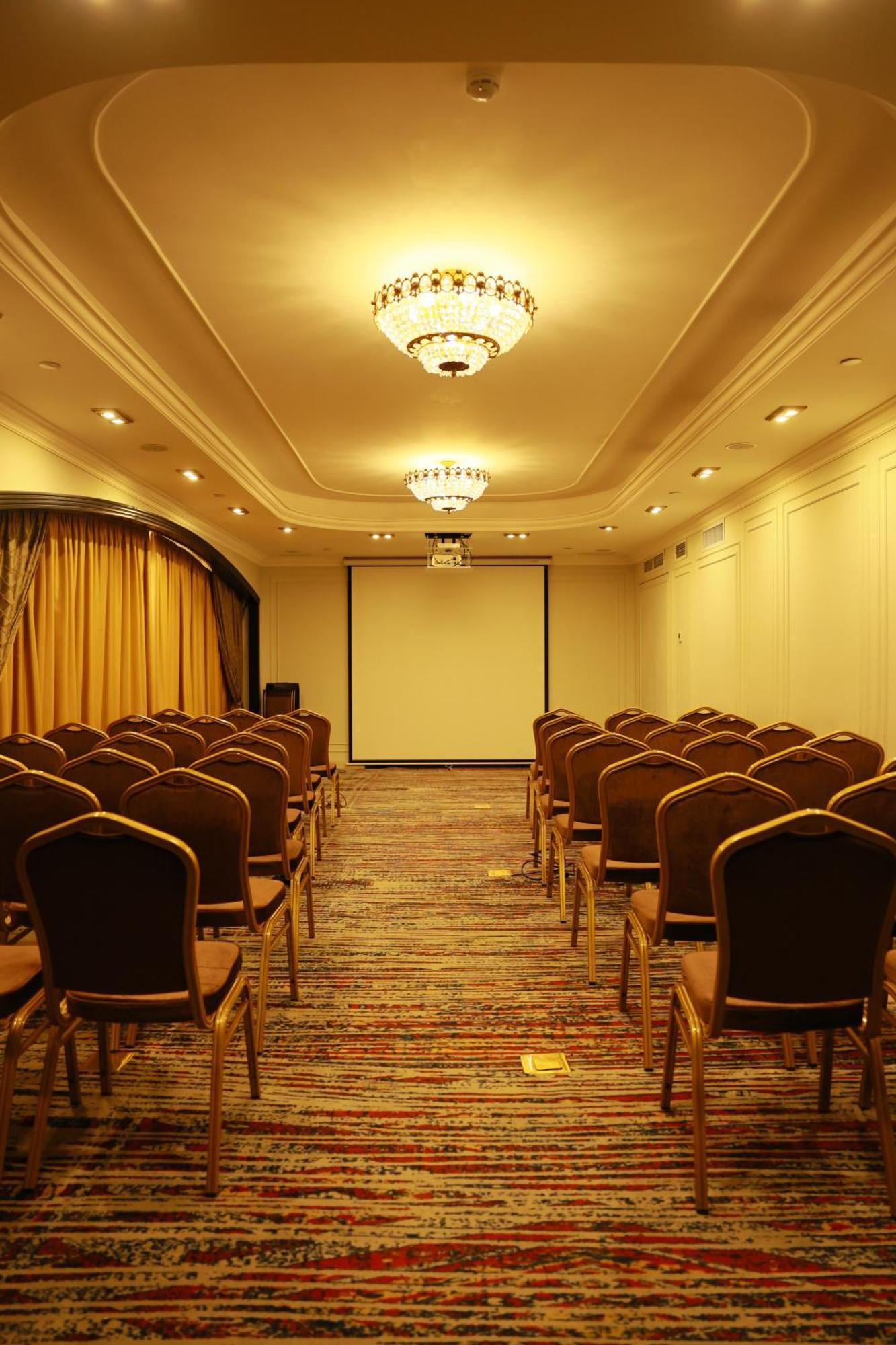 Golden Palace Hotel Yerevan Bagian luar foto