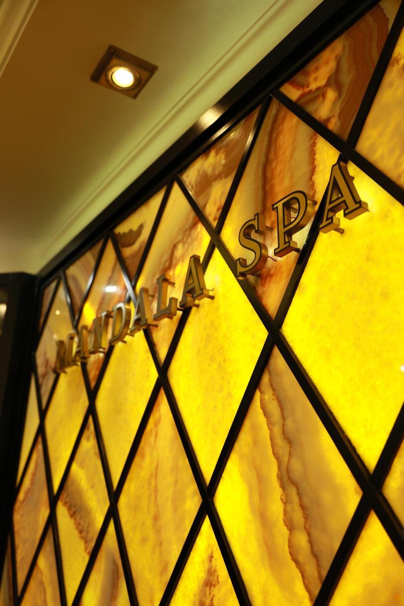 Golden Palace Hotel Yerevan Bagian luar foto
