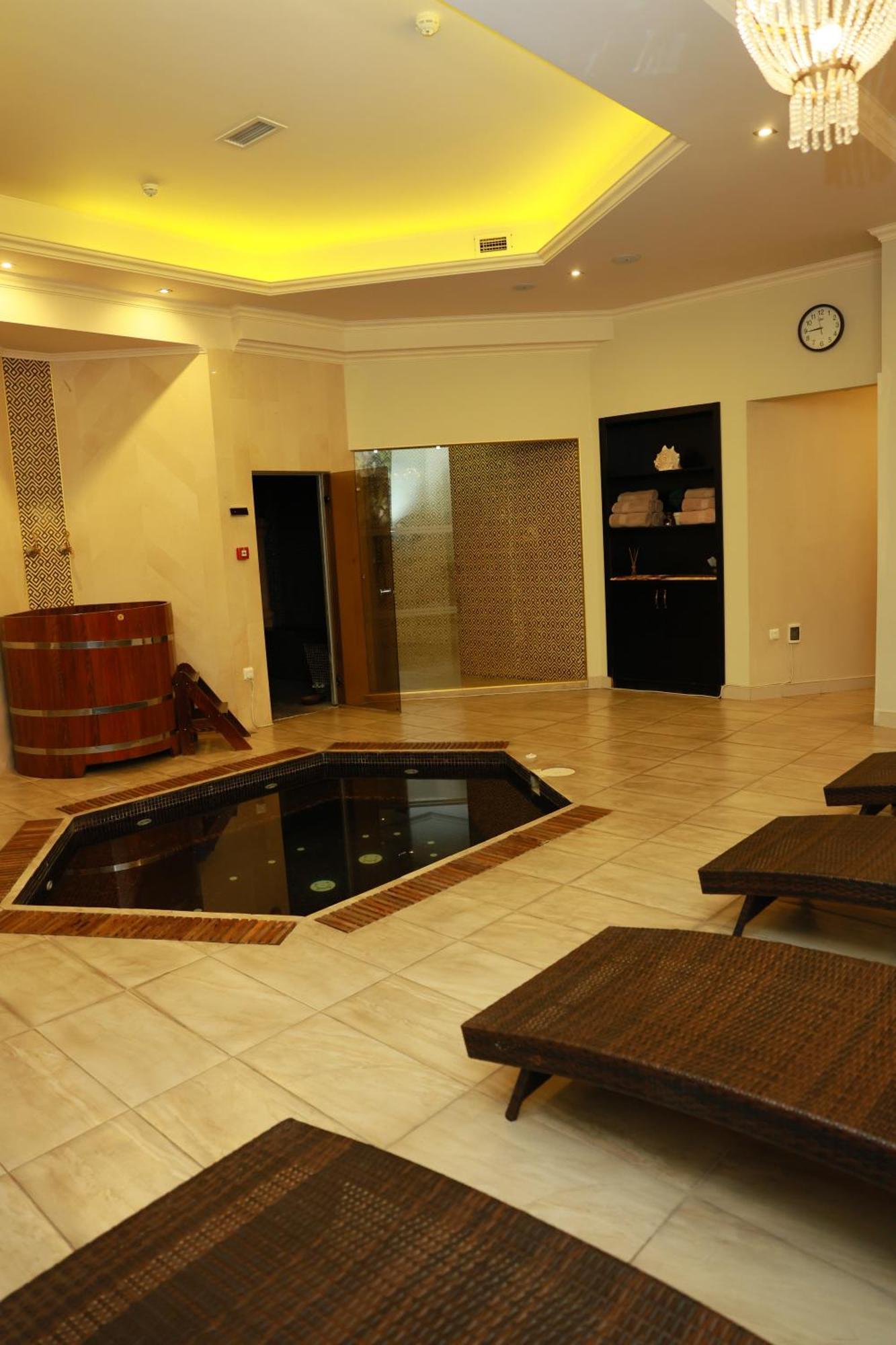 Golden Palace Hotel Yerevan Bagian luar foto