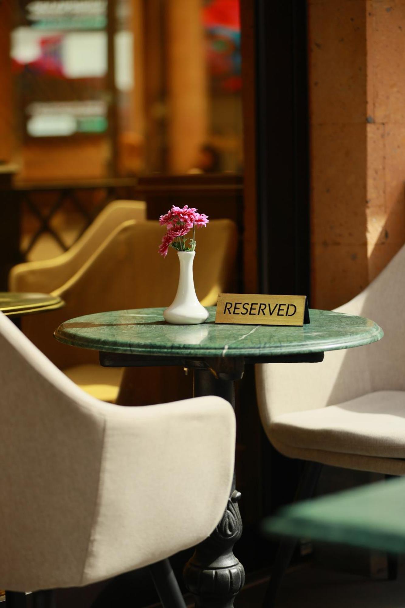 Golden Palace Hotel Yerevan Bagian luar foto