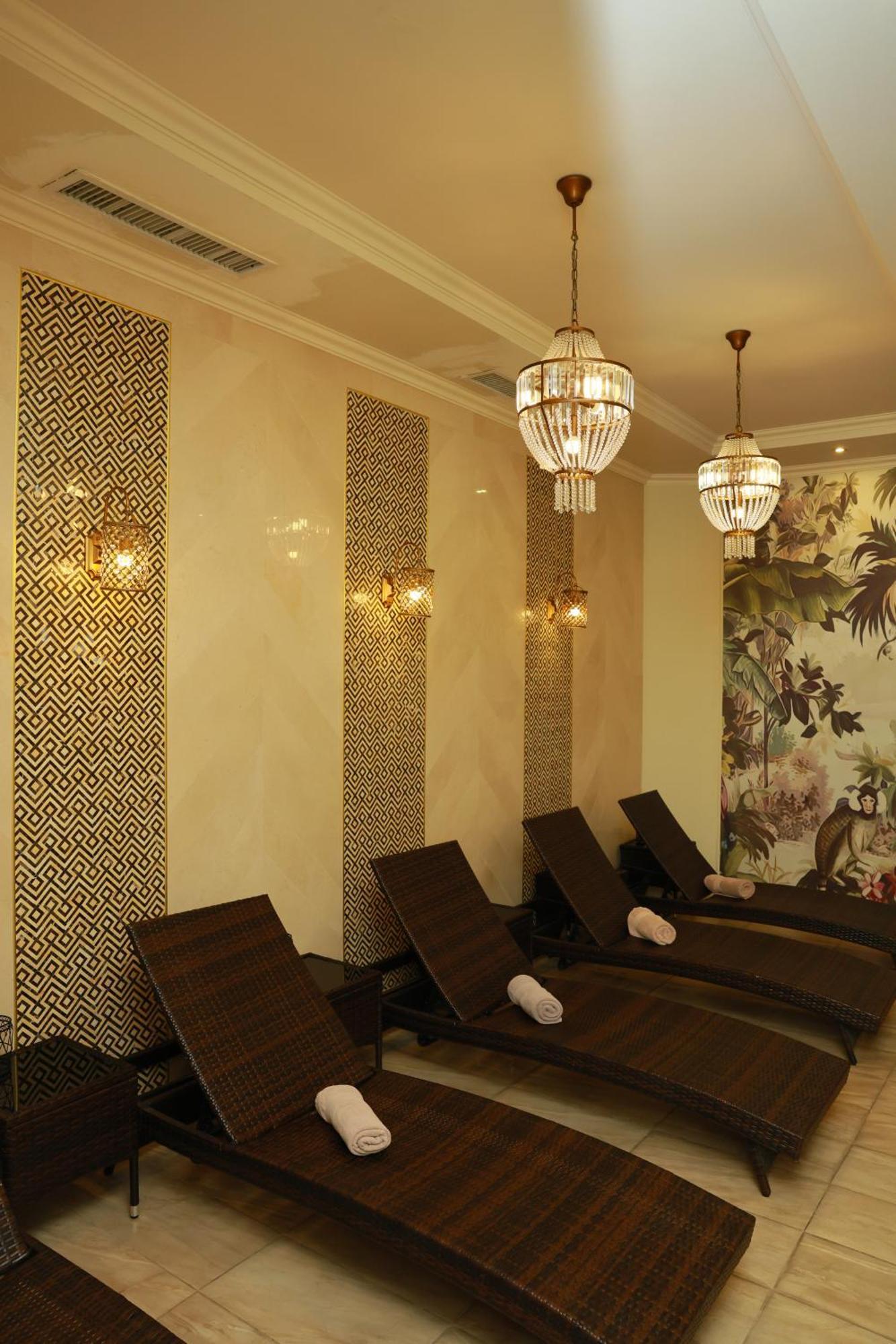 Golden Palace Hotel Yerevan Bagian luar foto