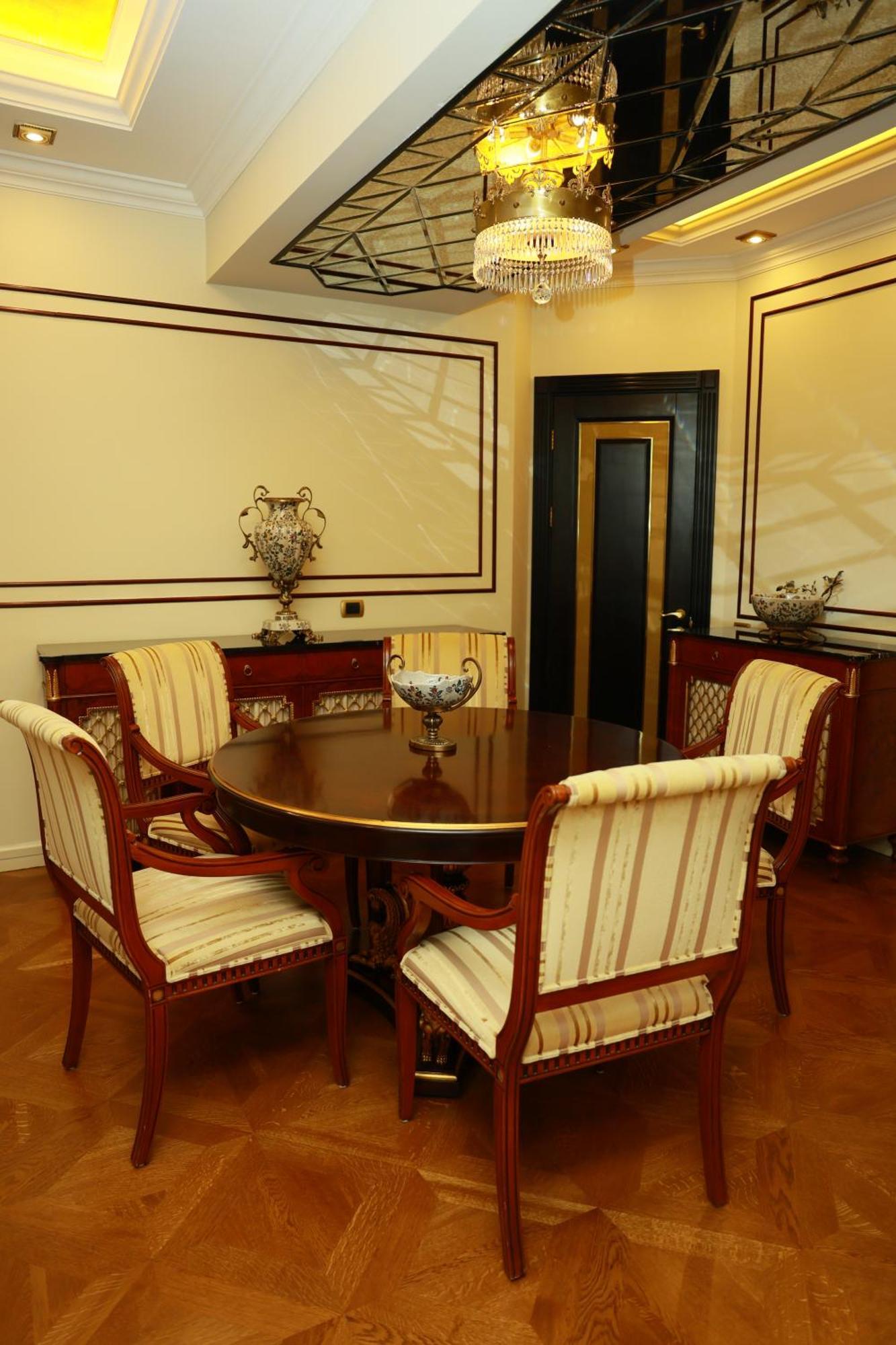 Golden Palace Hotel Yerevan Bagian luar foto