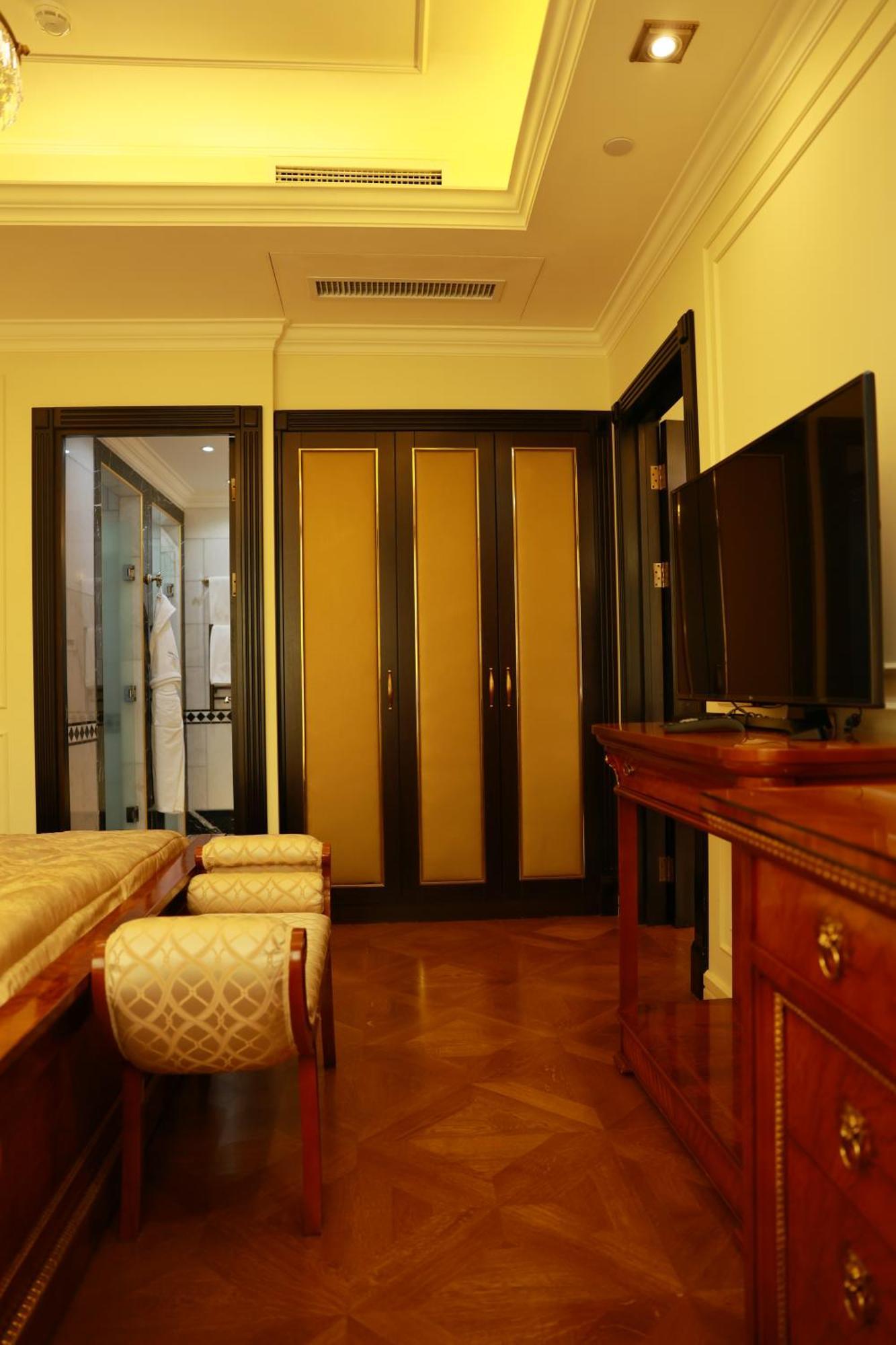 Golden Palace Hotel Yerevan Bagian luar foto
