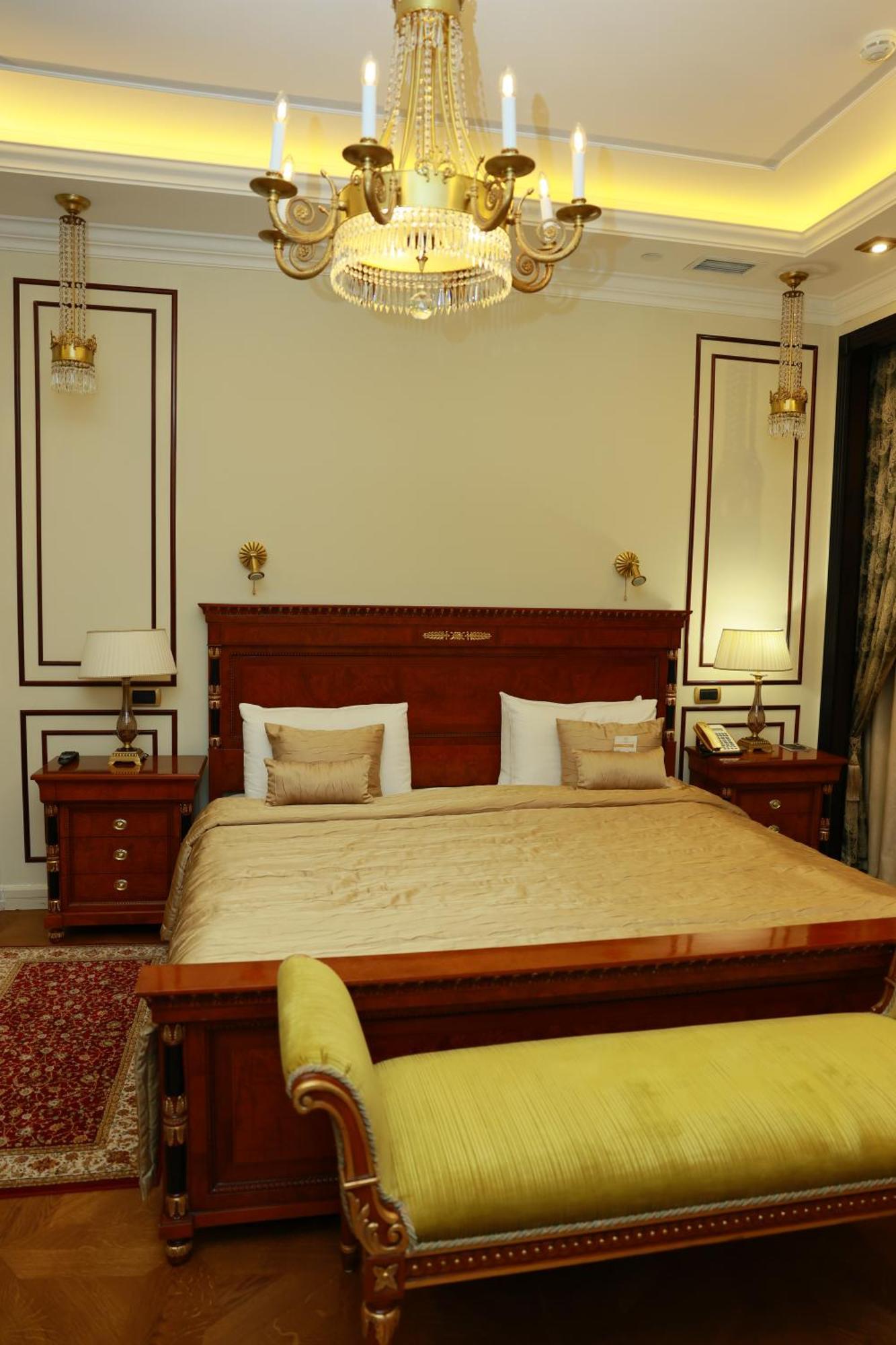 Golden Palace Hotel Yerevan Bagian luar foto