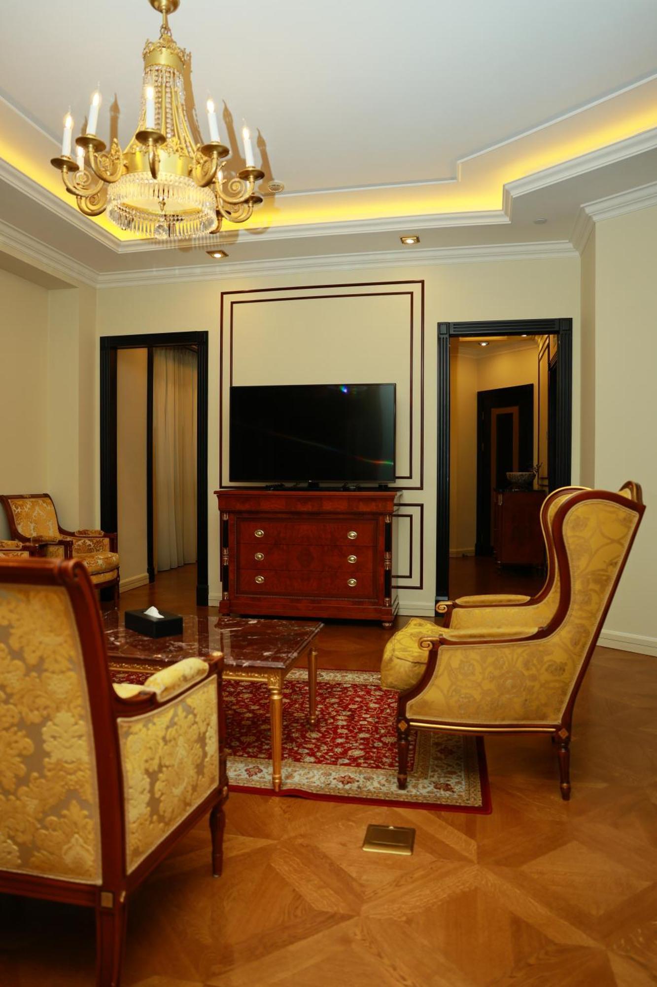 Golden Palace Hotel Yerevan Bagian luar foto