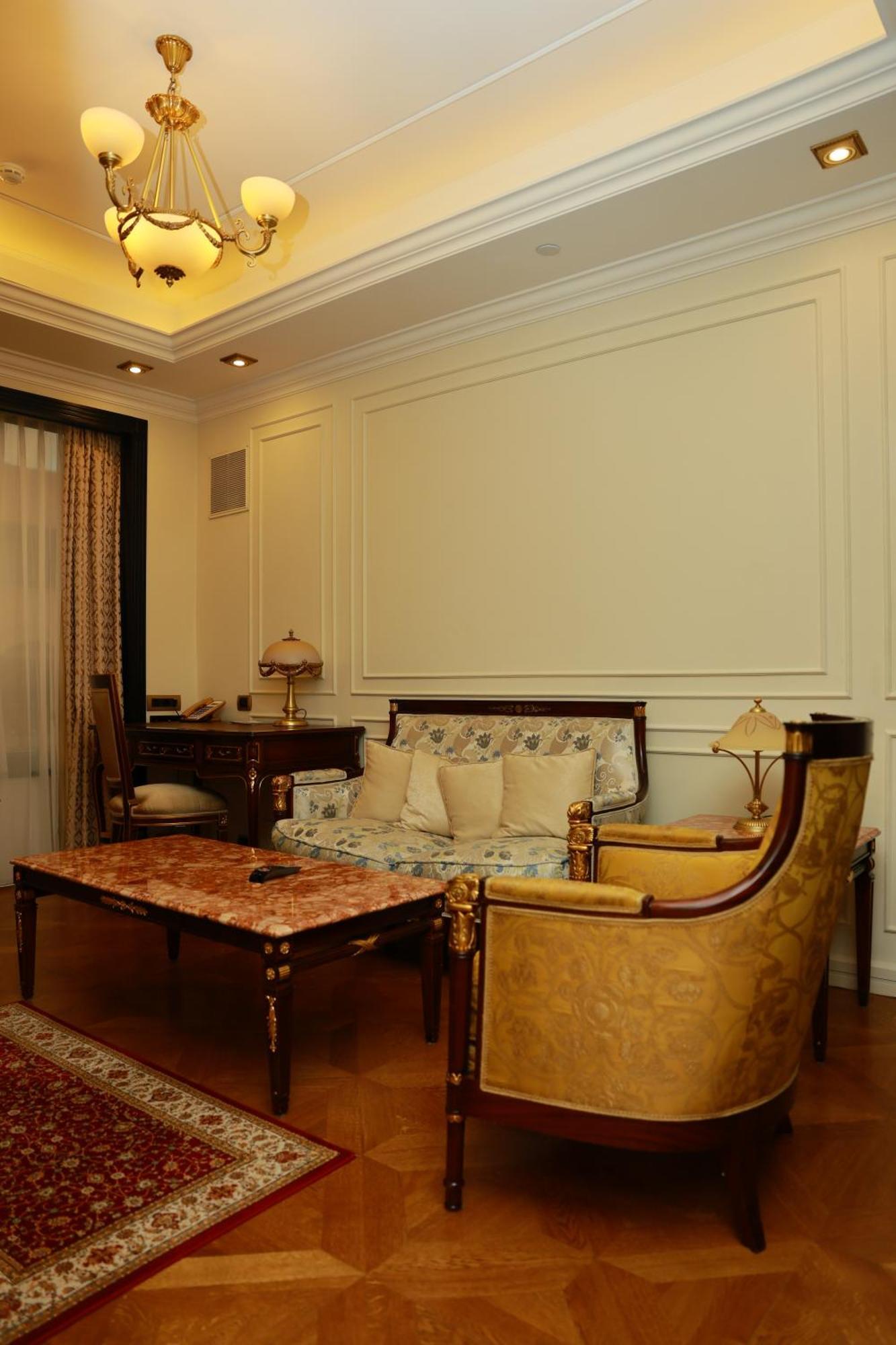 Golden Palace Hotel Yerevan Bagian luar foto