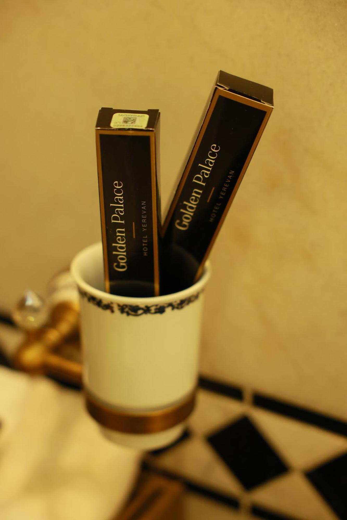 Golden Palace Hotel Yerevan Bagian luar foto