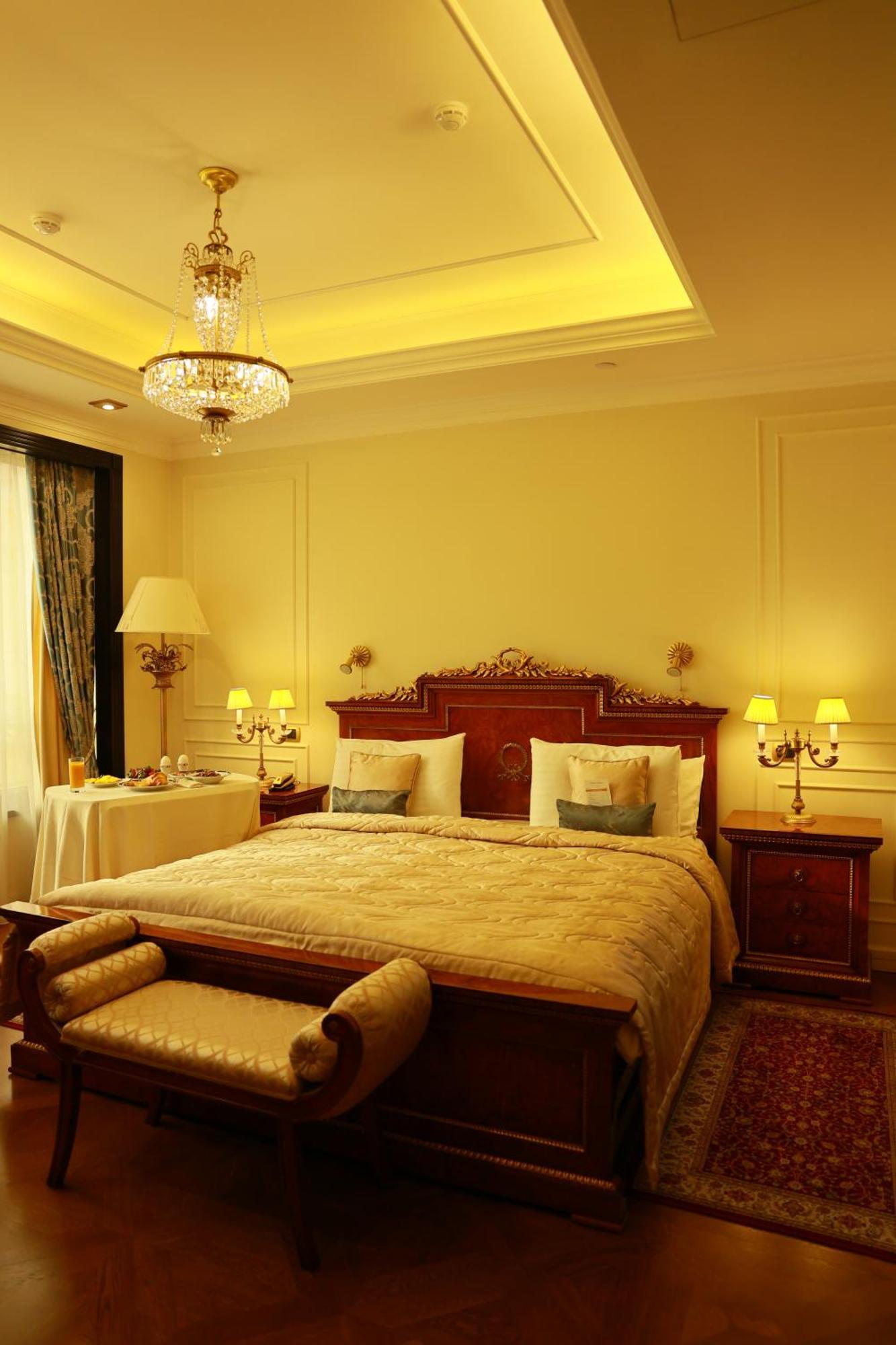 Golden Palace Hotel Yerevan Bagian luar foto