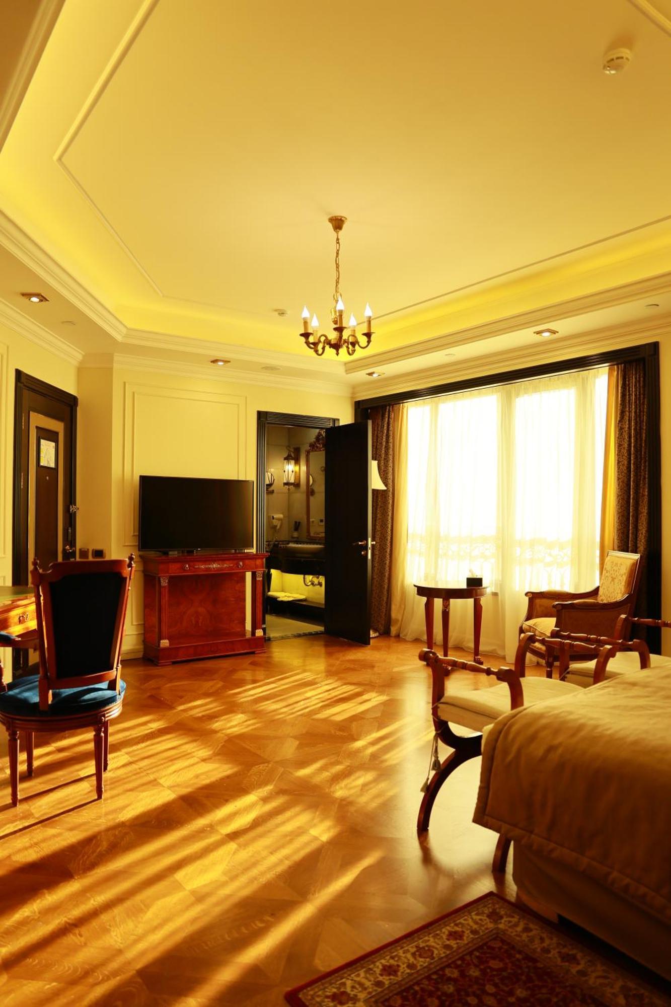 Golden Palace Hotel Yerevan Bagian luar foto