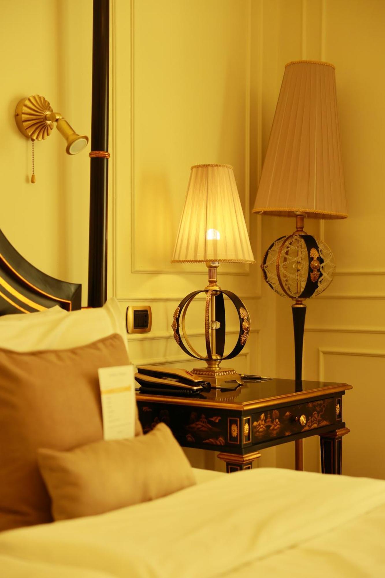 Golden Palace Hotel Yerevan Bagian luar foto