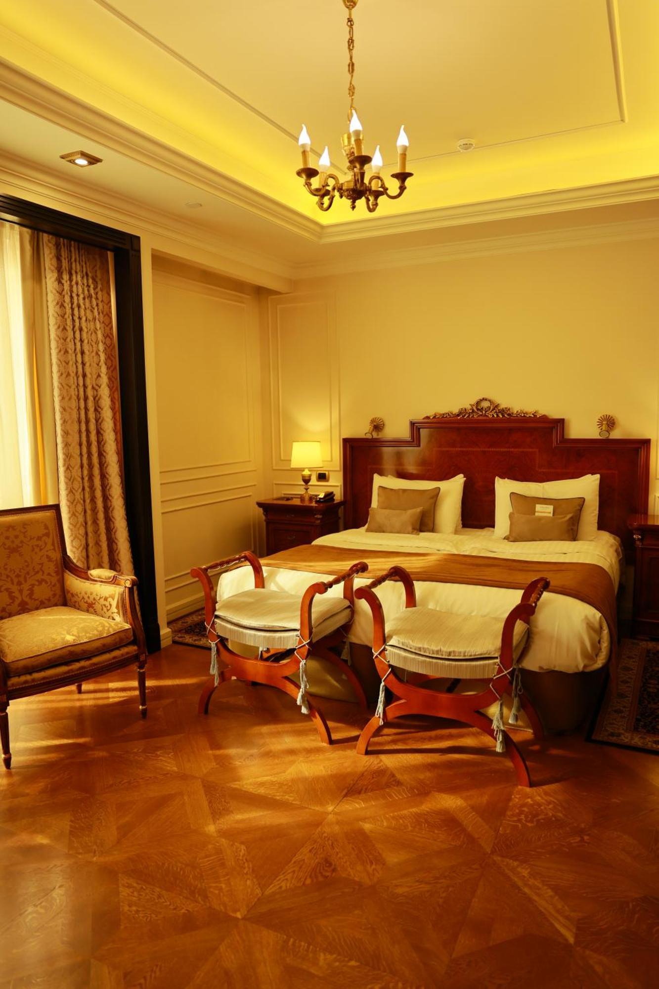 Golden Palace Hotel Yerevan Bagian luar foto