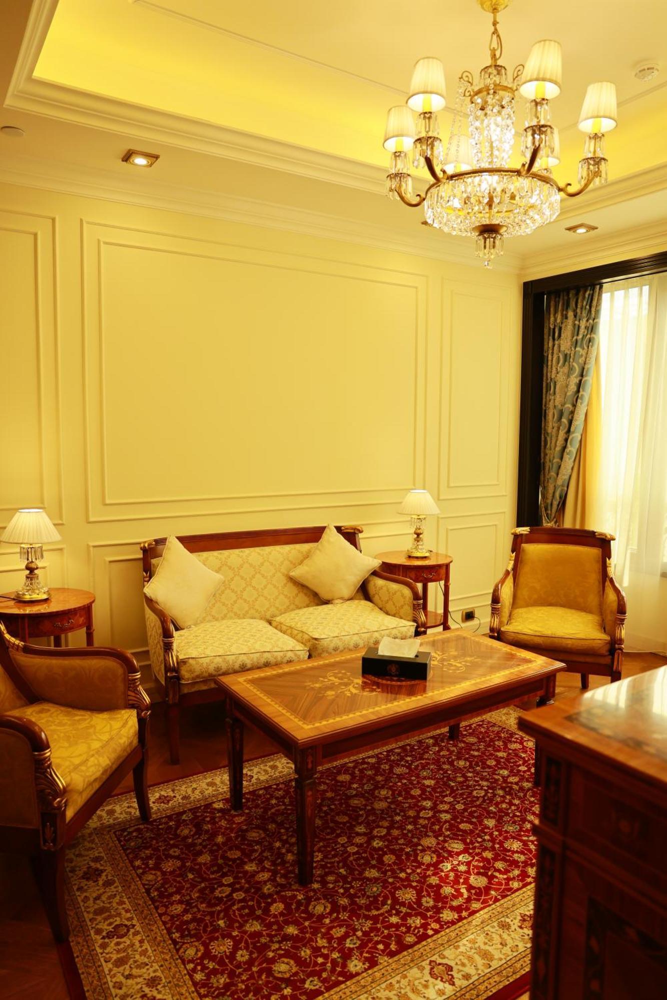 Golden Palace Hotel Yerevan Bagian luar foto
